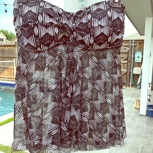 B&W Flowy Tankini Top